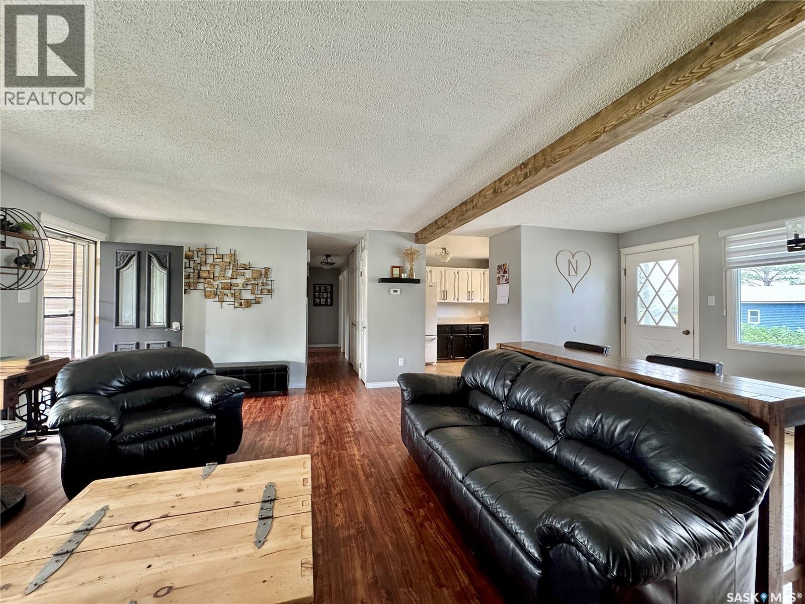 304 March Avenue E, Langenburg, SK - Indoor Photo Showing Living Room