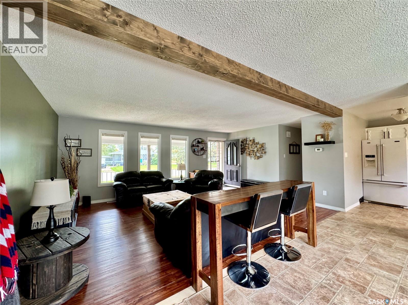 304 March Avenue E, Langenburg, SK - Indoor