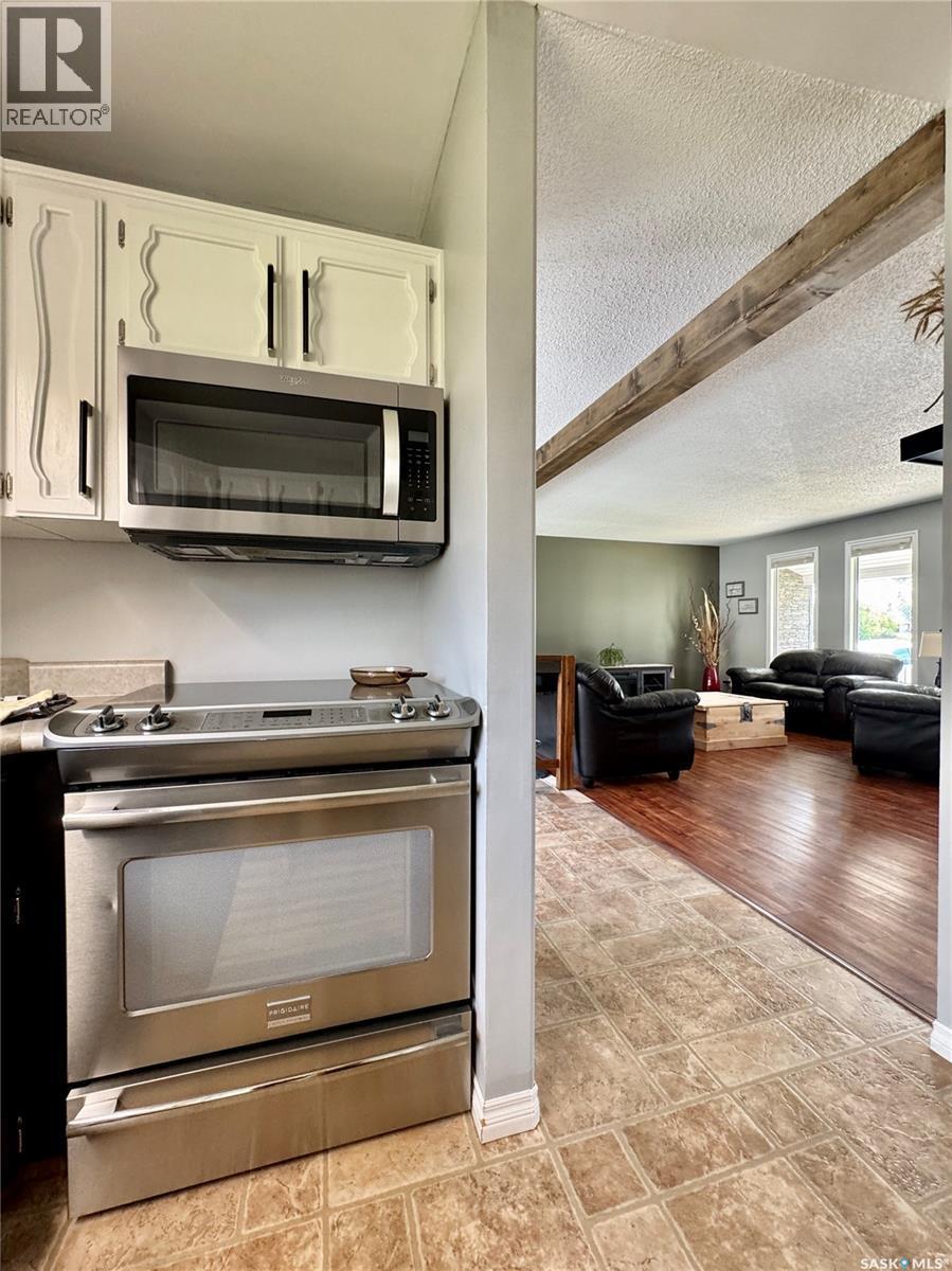 304 March Avenue E, Langenburg, SK - Indoor Photo Showing Other Room