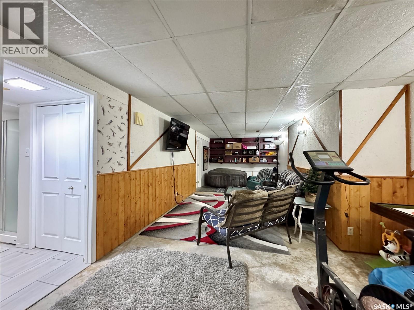 304 March Avenue E, Langenburg, SK - Indoor