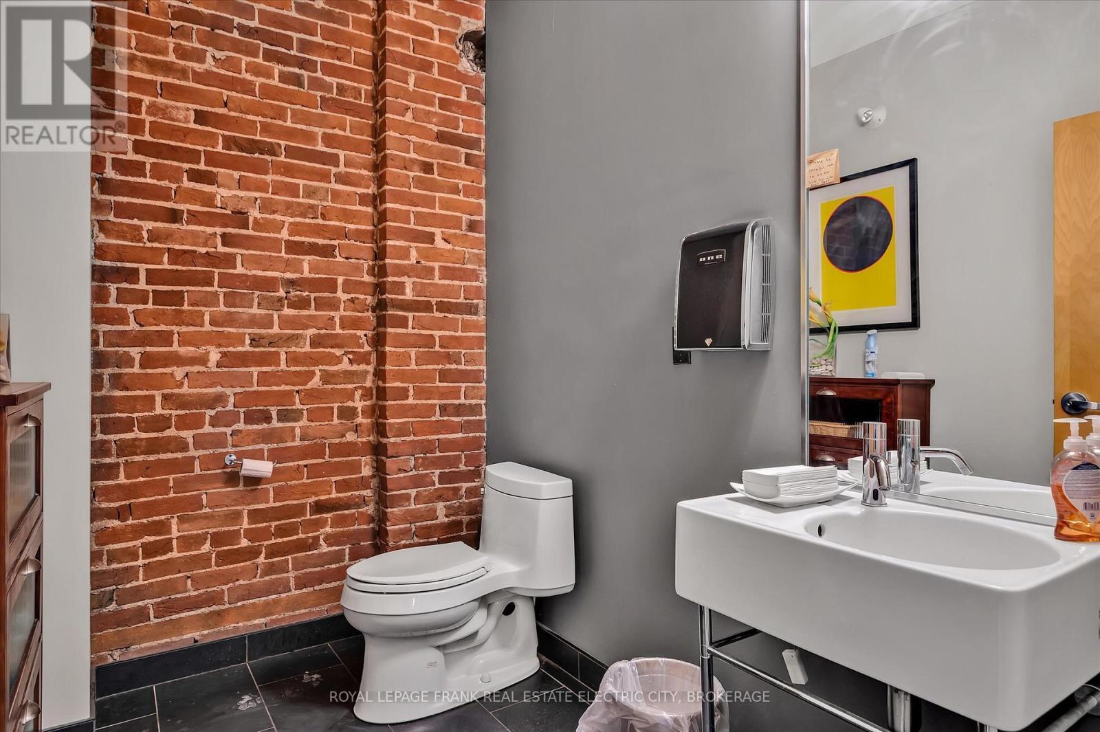 301 - 379 George Street N, Peterborough (Town Ward 3), ON