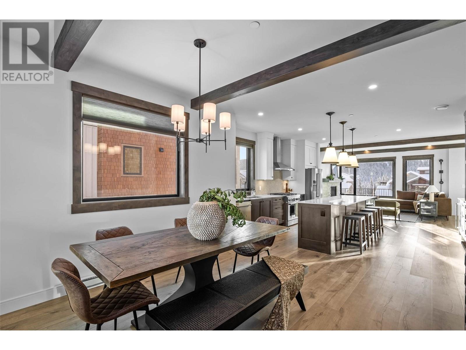 7000 Mcgillivray Lake Drive Unit# 11, Sun Peaks, BC - Indoor Photo Showing Dining Room