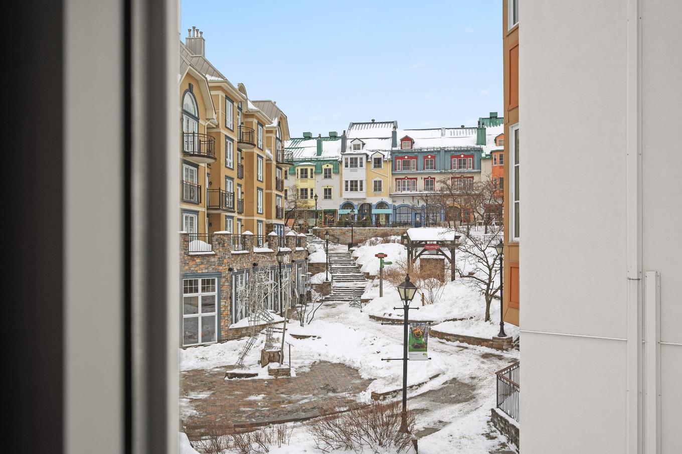 Vue - 242-116 Ch. De Kandahar, Mont-Tremblant, QC -