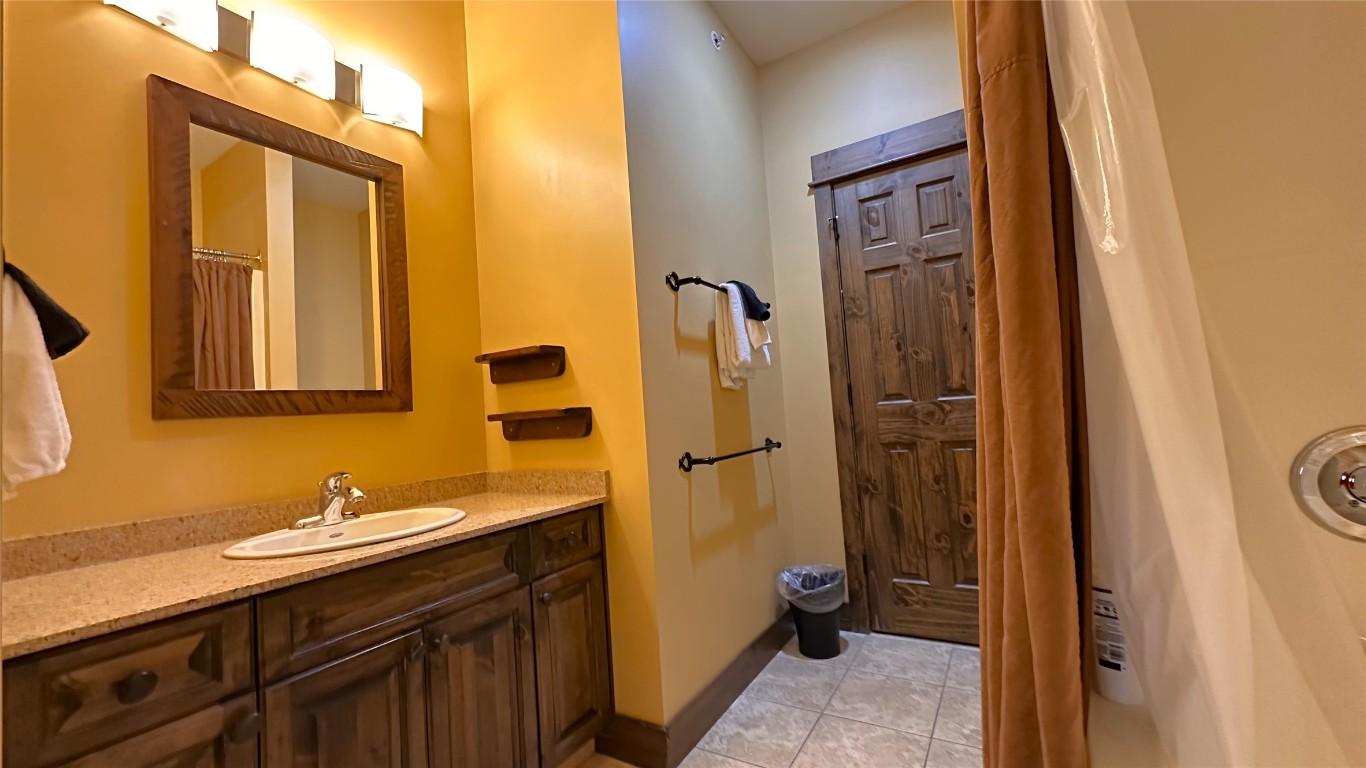 M4-D-1351 Gerry Sorensen Way, Kimberley, BC - Indoor Photo Showing Bathroom