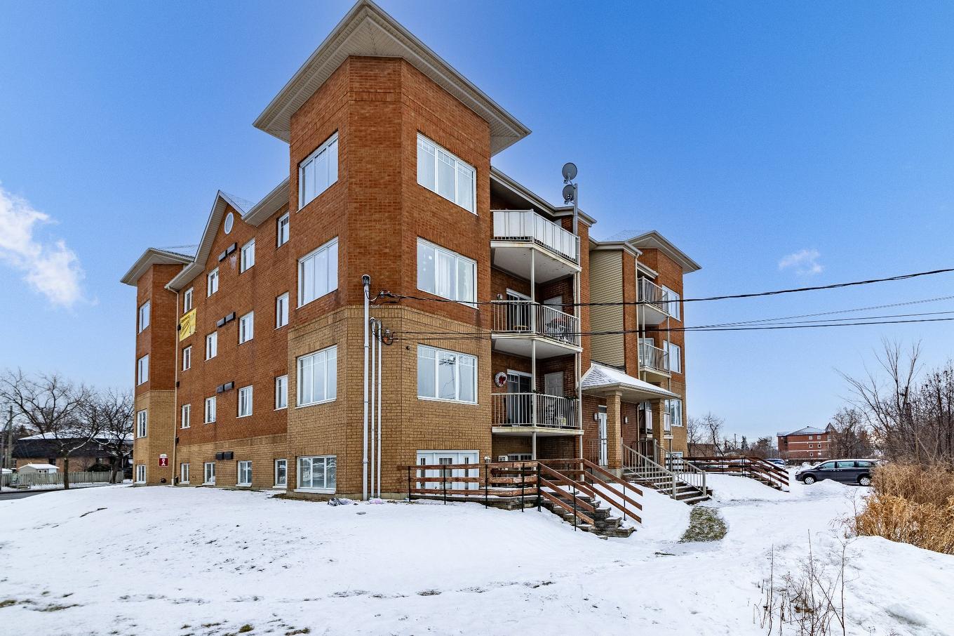 Frontage - 103-16729 Boul. De Pierrefonds, Montréal (Pierrefonds-Roxboro), QC - Outdoor