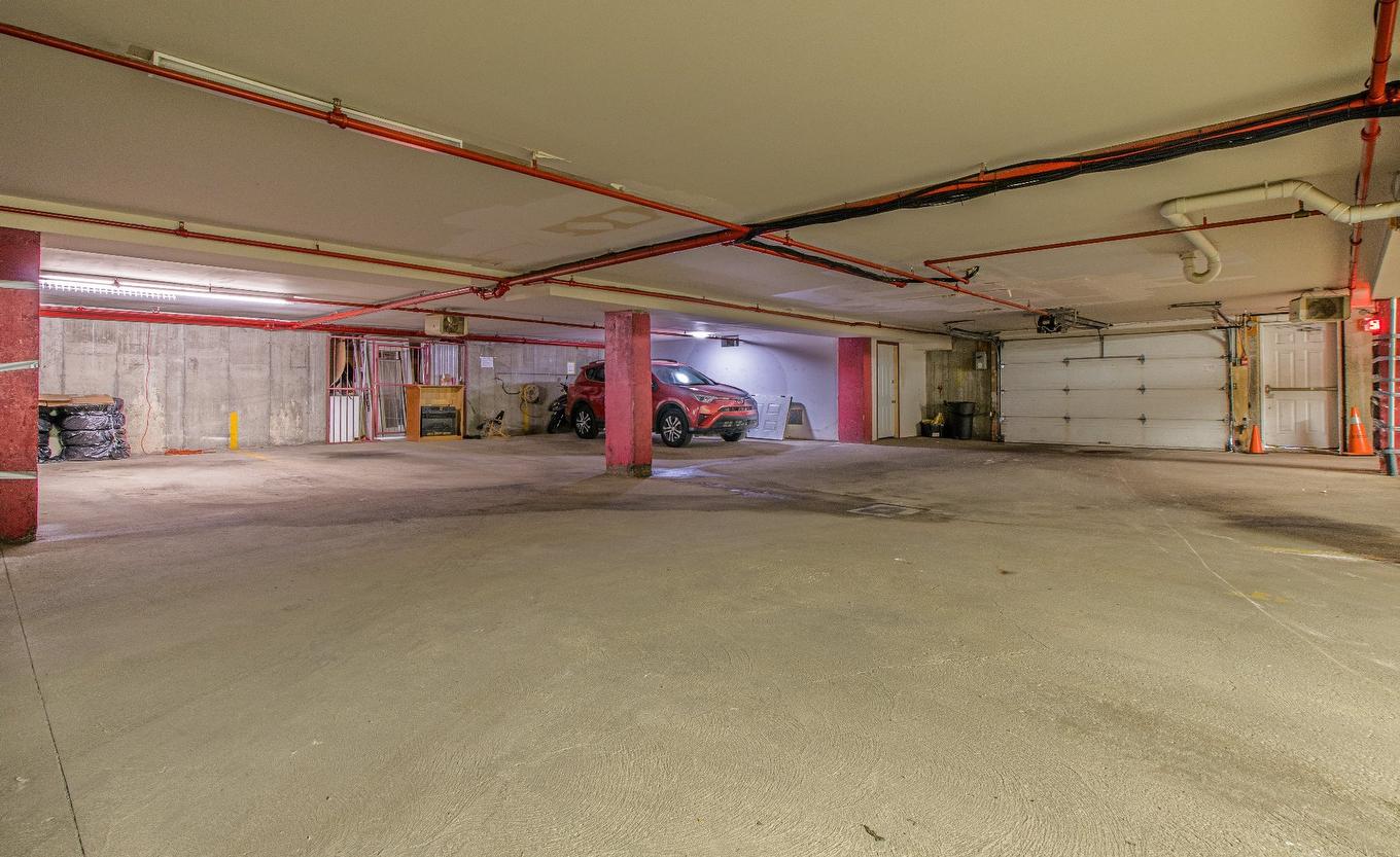 Garage - 103-16729 Boul. De Pierrefonds, Montréal (Pierrefonds-Roxboro), QC - Indoor Photo Showing Garage