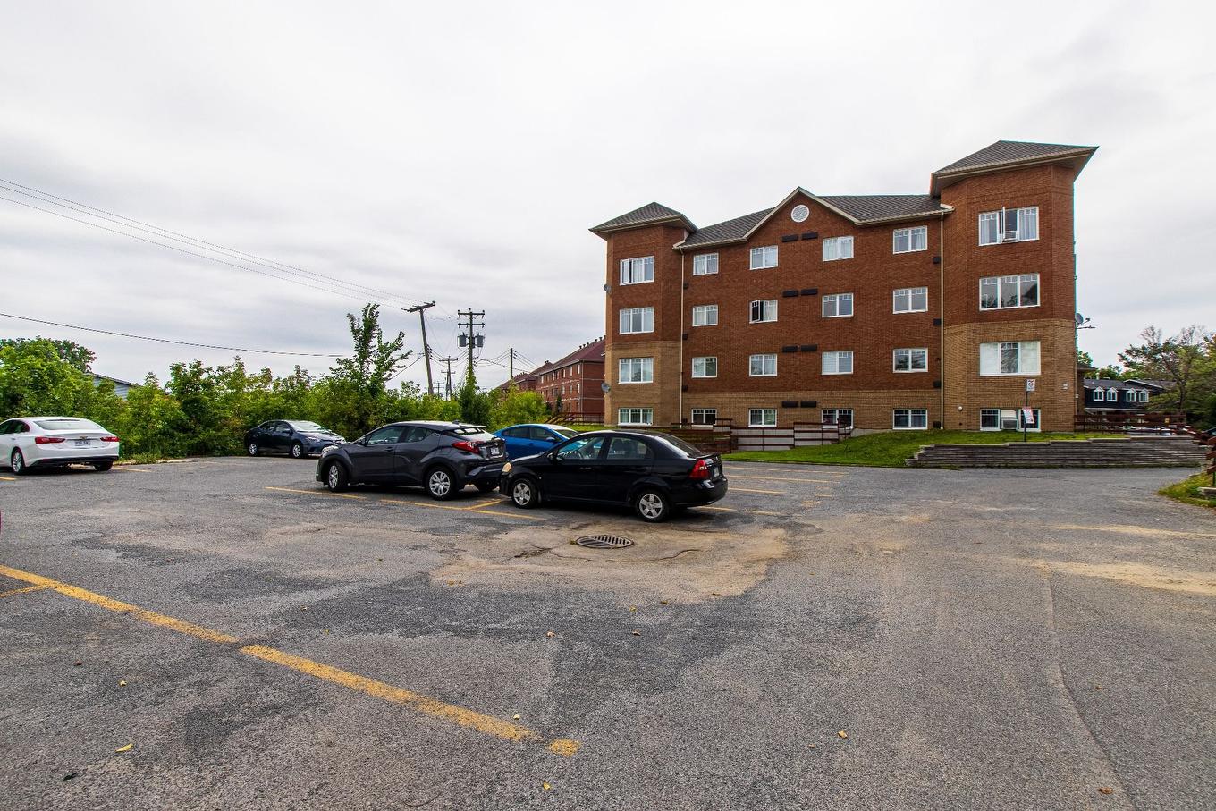 Parking - 103-16729 Boul. De Pierrefonds, Montréal (Pierrefonds-Roxboro), QC - Outdoor