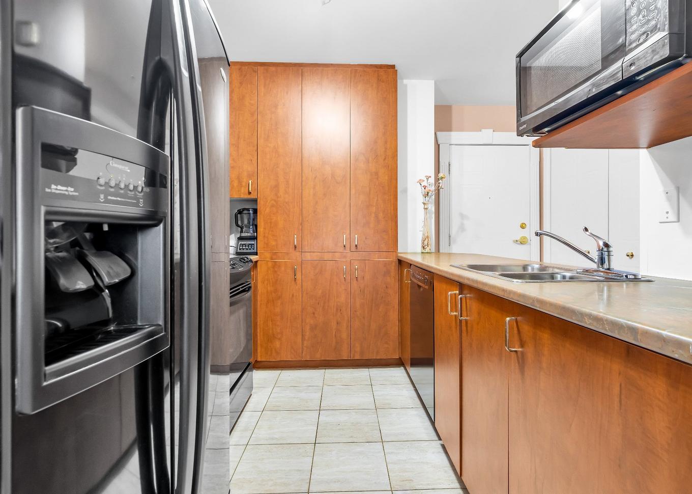 Kitchen - 103-16729 Boul. De Pierrefonds, Montréal (Pierrefonds-Roxboro), QC - Indoor Photo Showing Kitchen With Double Sink