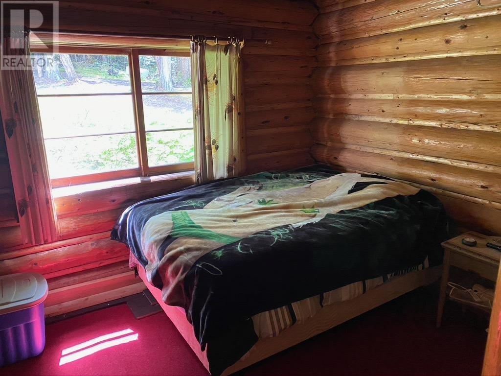 Dl 2744 Mahood Lake Road, 100 Mile House, BC - Indoor Photo Showing Bedroom