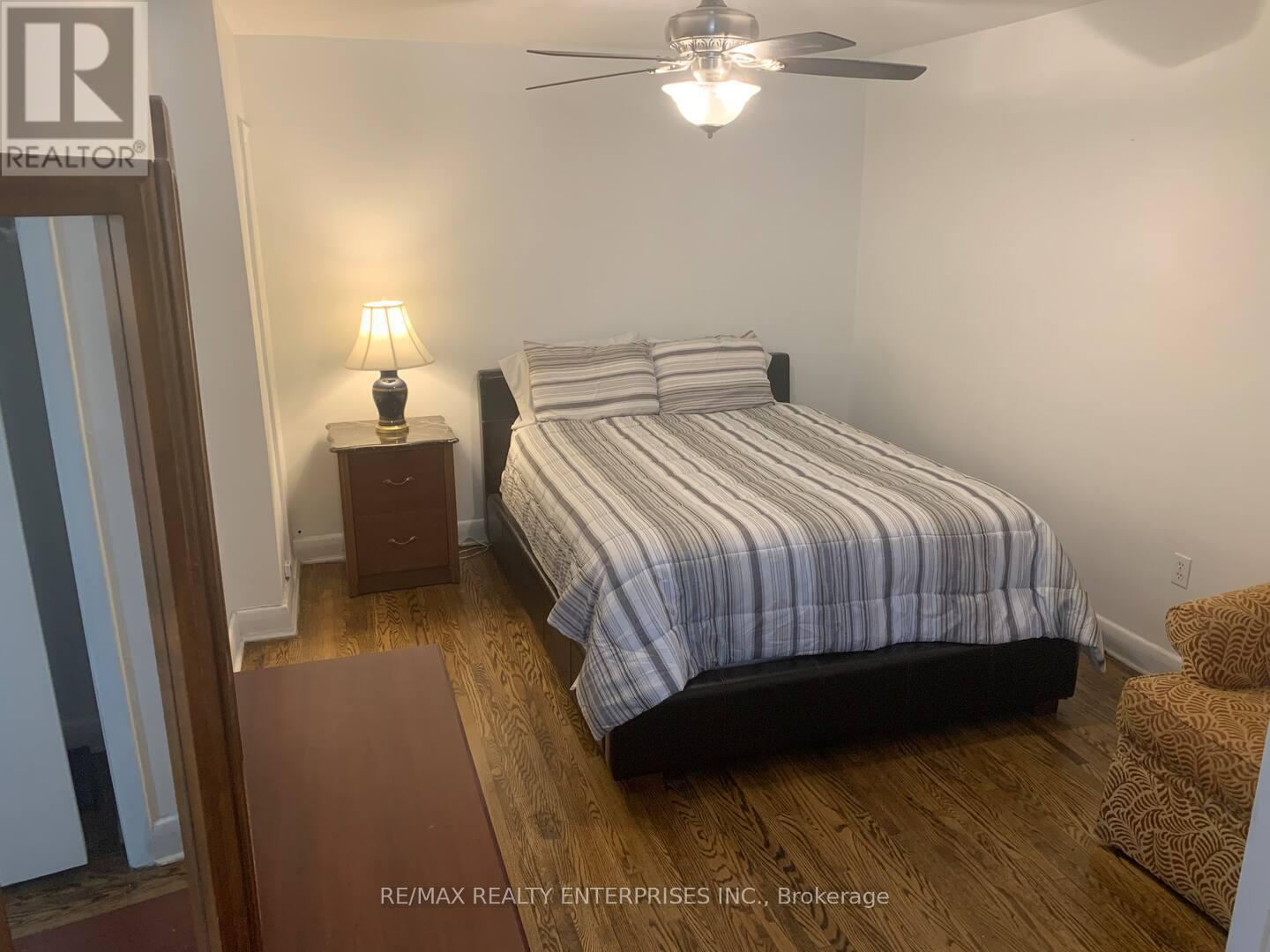 297 Lakeshore Road E, Mississauga, ON