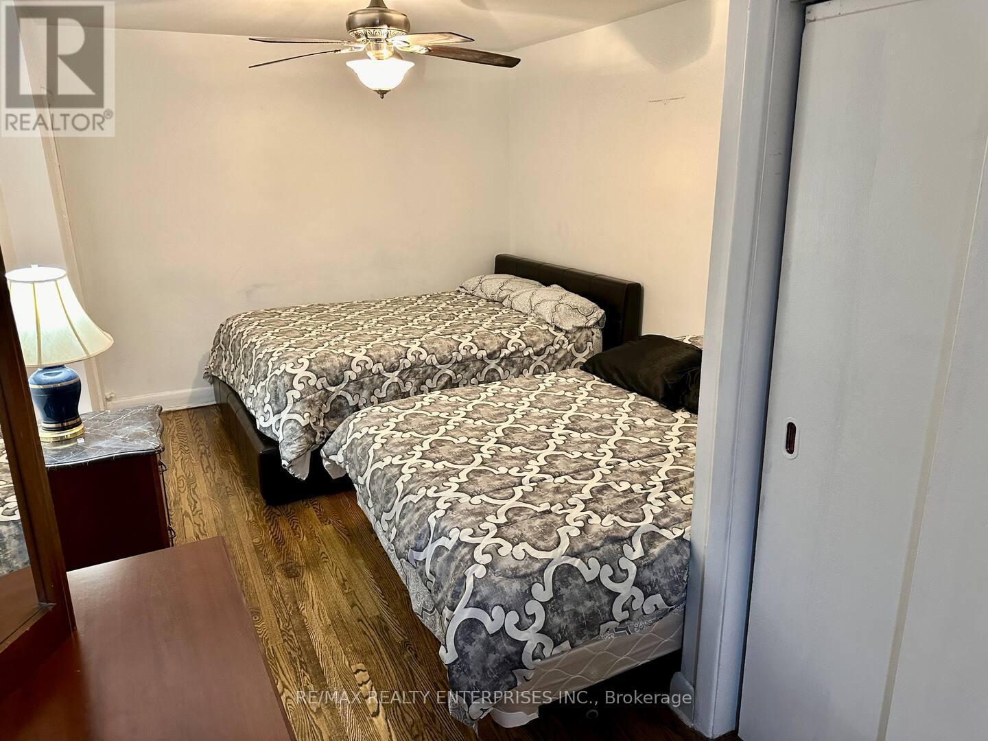 297 Lakeshore Road E, Mississauga, ON