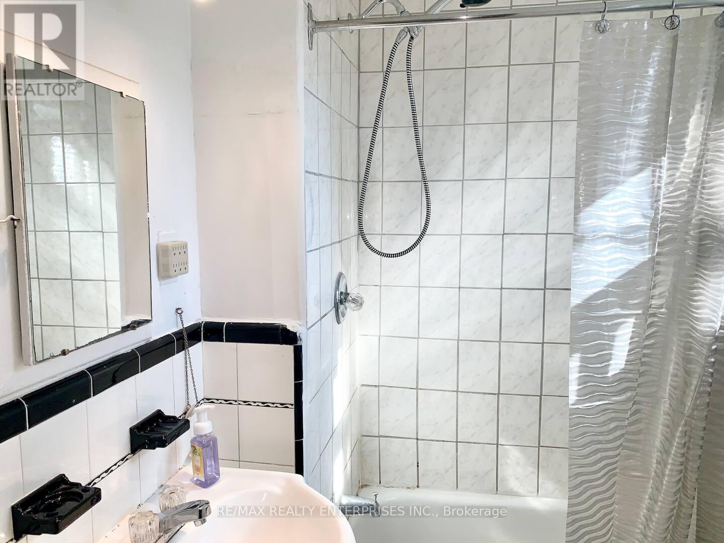 297 Lakeshore Road E, Mississauga, ON