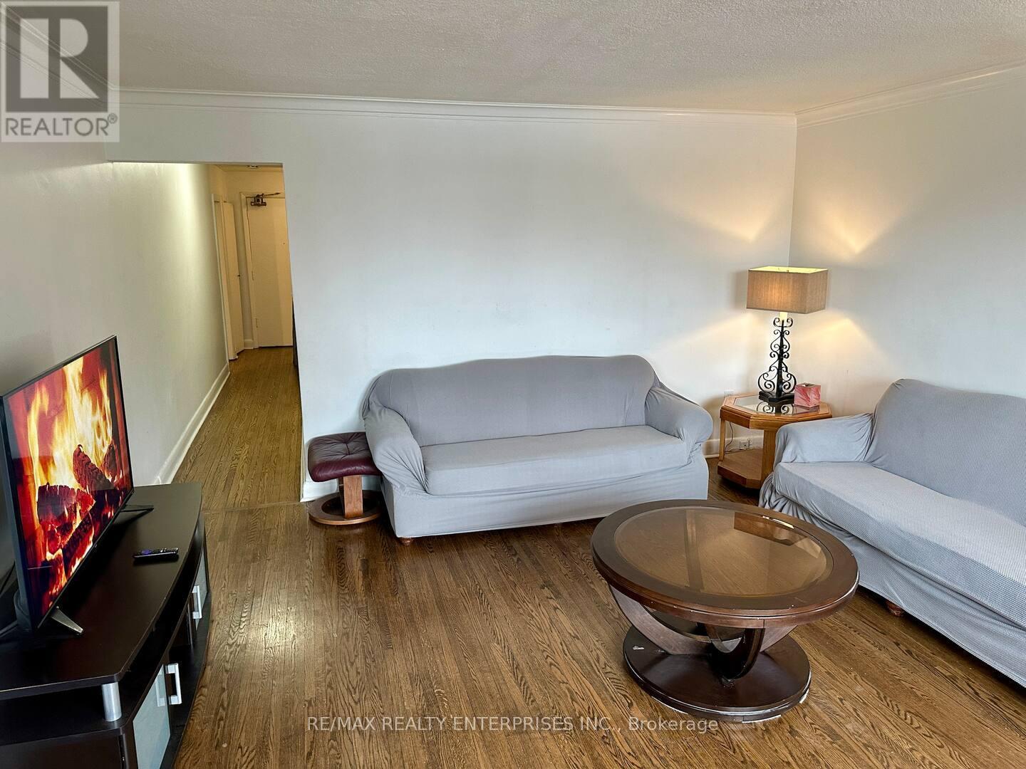 297 Lakeshore Road E, Mississauga, ON