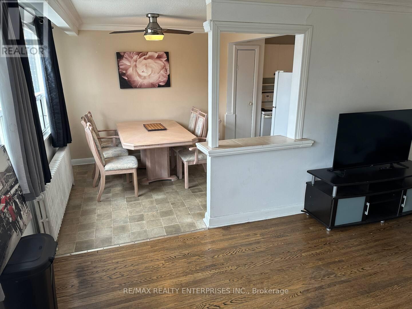 297 Lakeshore Road E, Mississauga, ON