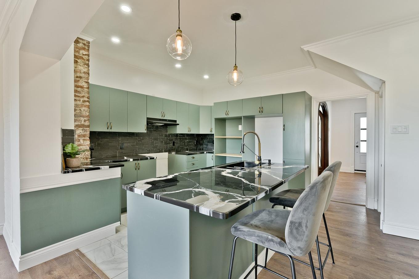 Cuisine - 1056 Rue St-Louis, Sherbrooke (Les Nations), QC - Indoor Photo Showing Kitchen With Upgraded Kitchen