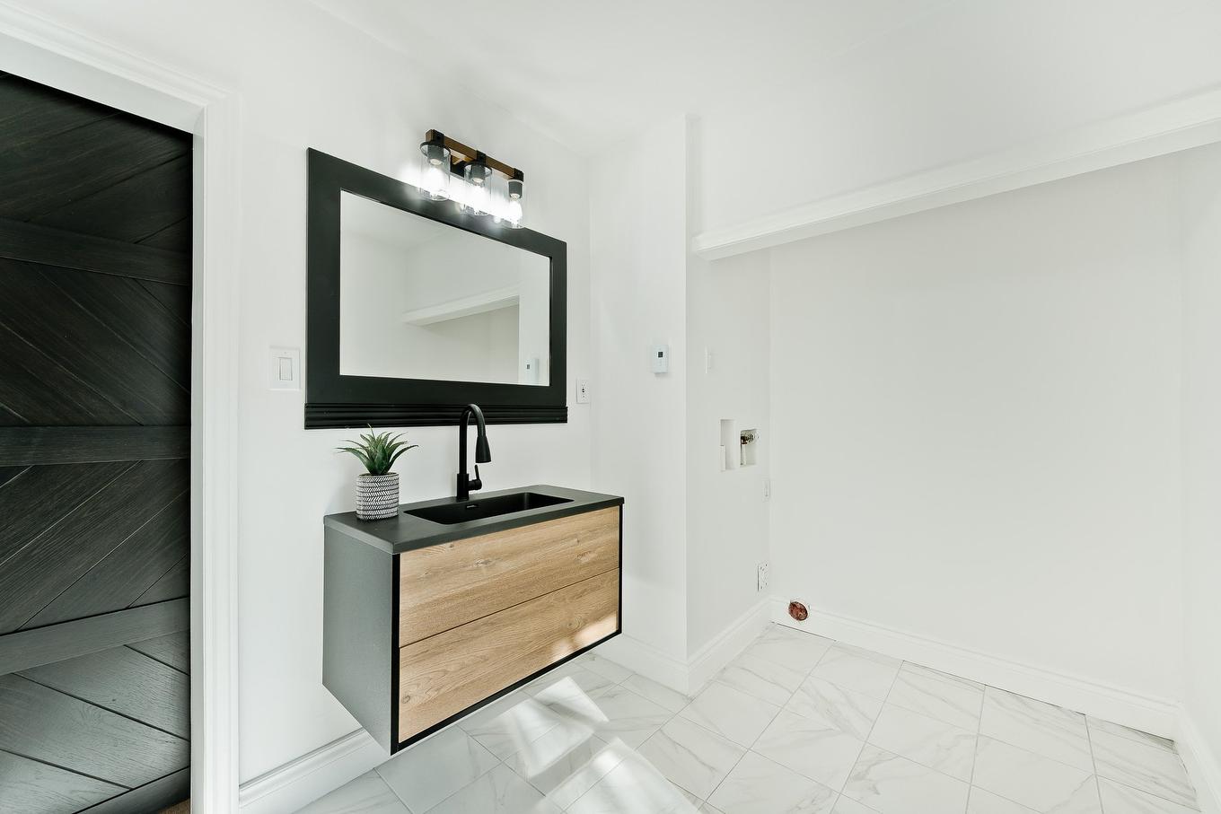 Salle de lavage - 1056 Rue St-Louis, Sherbrooke (Les Nations), QC - Indoor Photo Showing Other Room