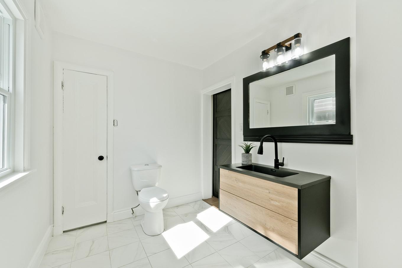 Salle de lavage - 1056 Rue St-Louis, Sherbrooke (Les Nations), QC - Indoor Photo Showing Bathroom