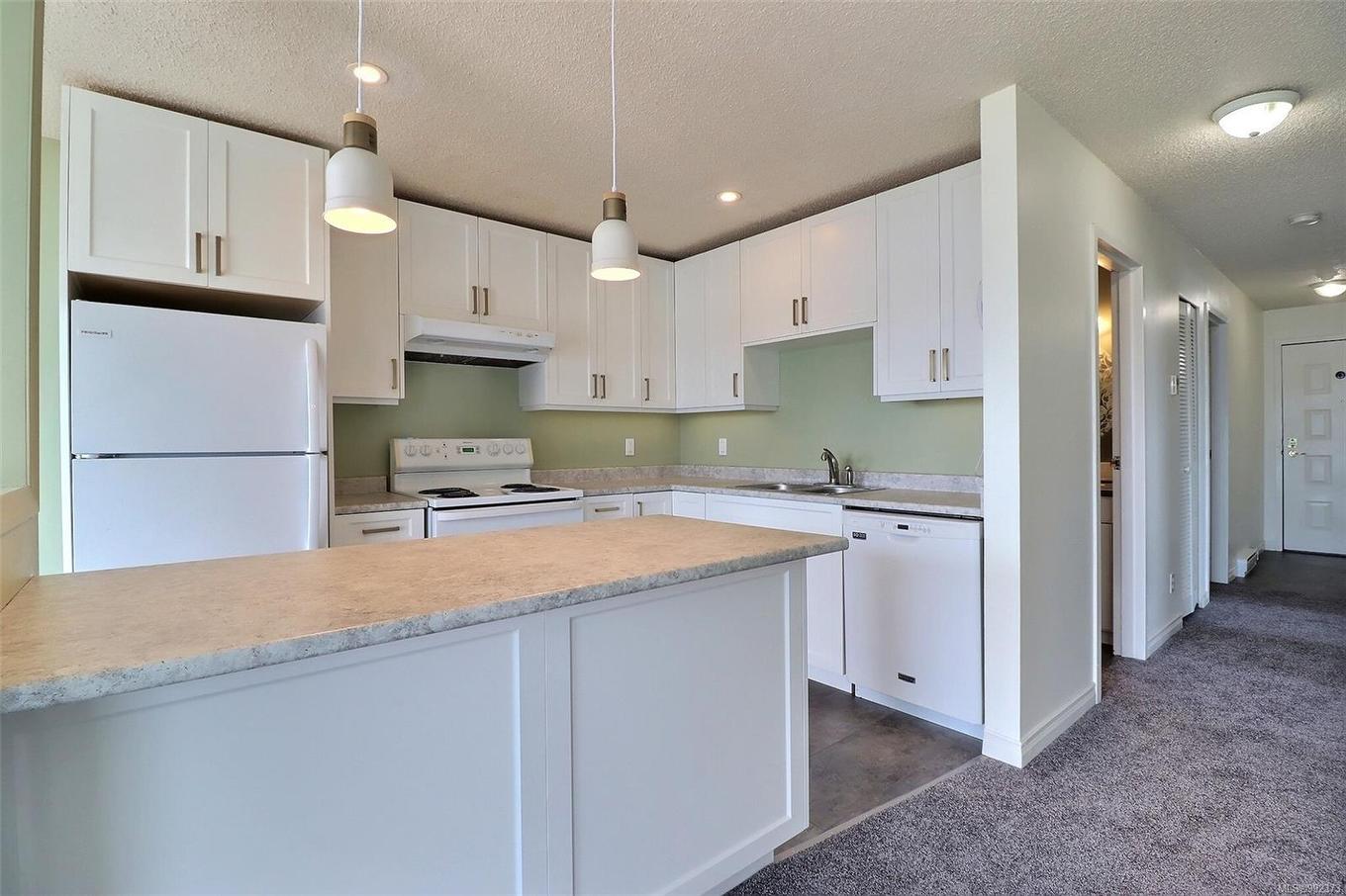 310-622 Island Hwy South, Campbell River, BC - Indoor Photo Showing Kitchen