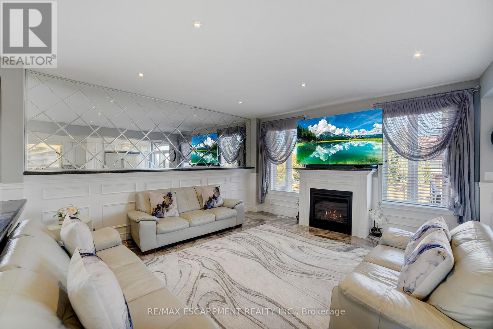 111 Vineberg Drive, Hamilton, ON - Indoor Photo Showing Living Room With Fireplace