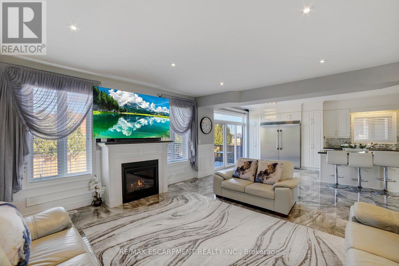 111 Vineberg Drive, Hamilton, ON - Indoor Photo Showing Living Room With Fireplace