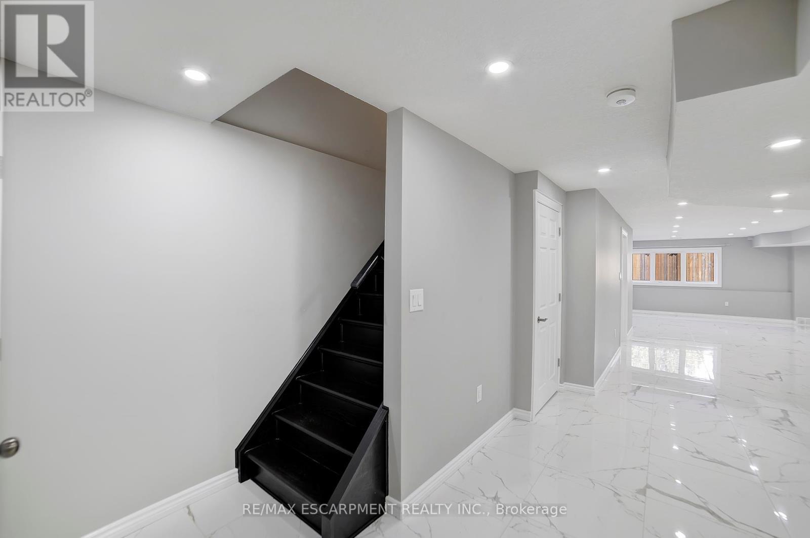 111 Vineberg Drive, Hamilton, ON - Indoor Photo Showing Other Room