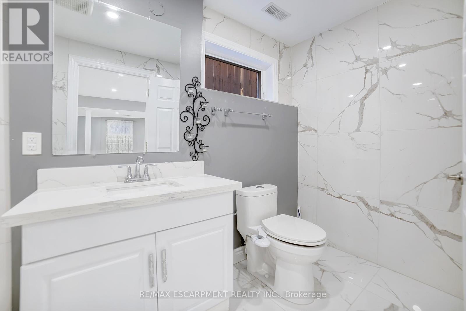 111 Vineberg Drive, Hamilton, ON - Indoor Photo Showing Bathroom