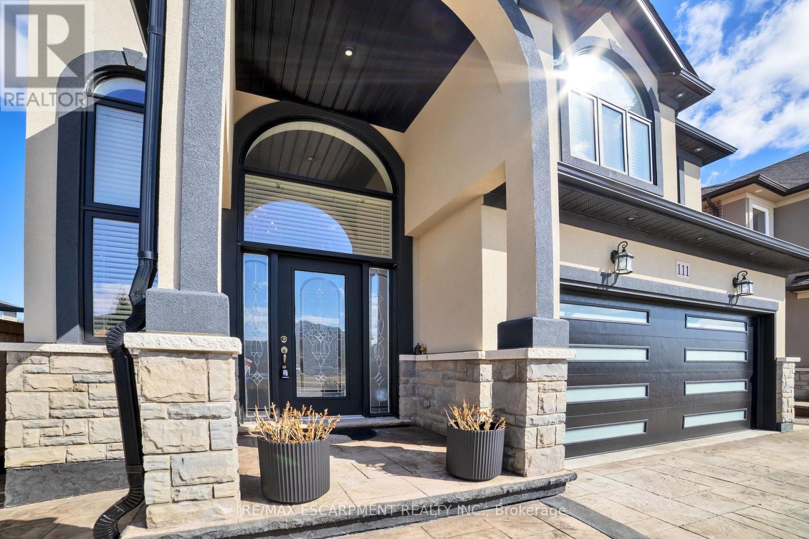 111 Vineberg Drive, Hamilton, ON - Outdoor