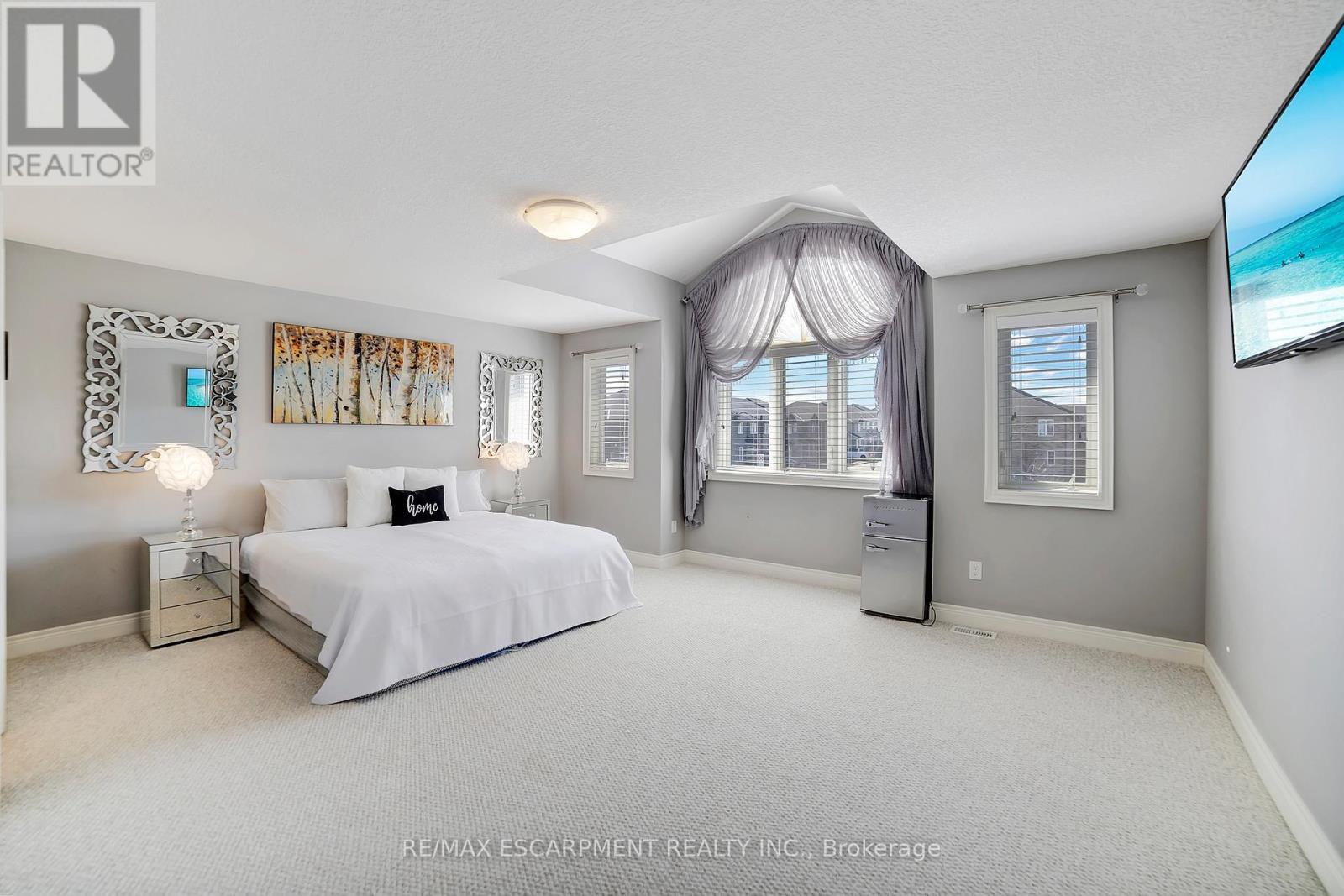 111 Vineberg Drive, Hamilton, ON - Indoor Photo Showing Bedroom