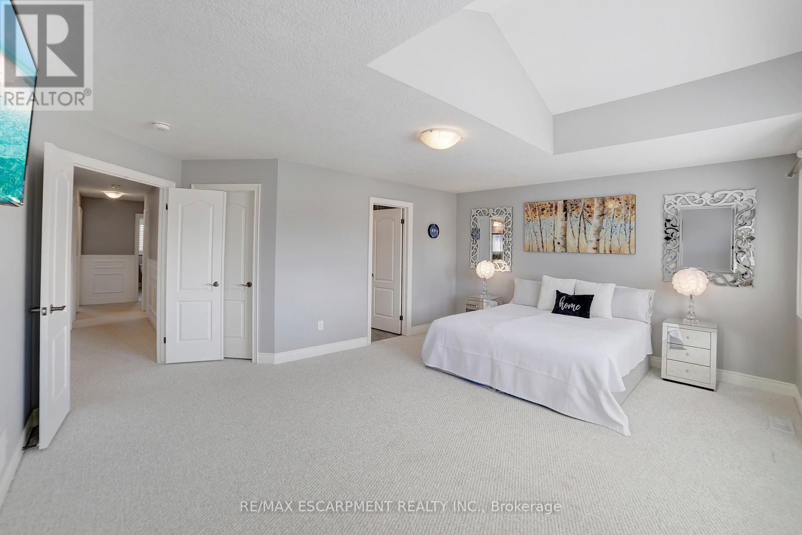 111 Vineberg Drive, Hamilton, ON - Indoor Photo Showing Bedroom