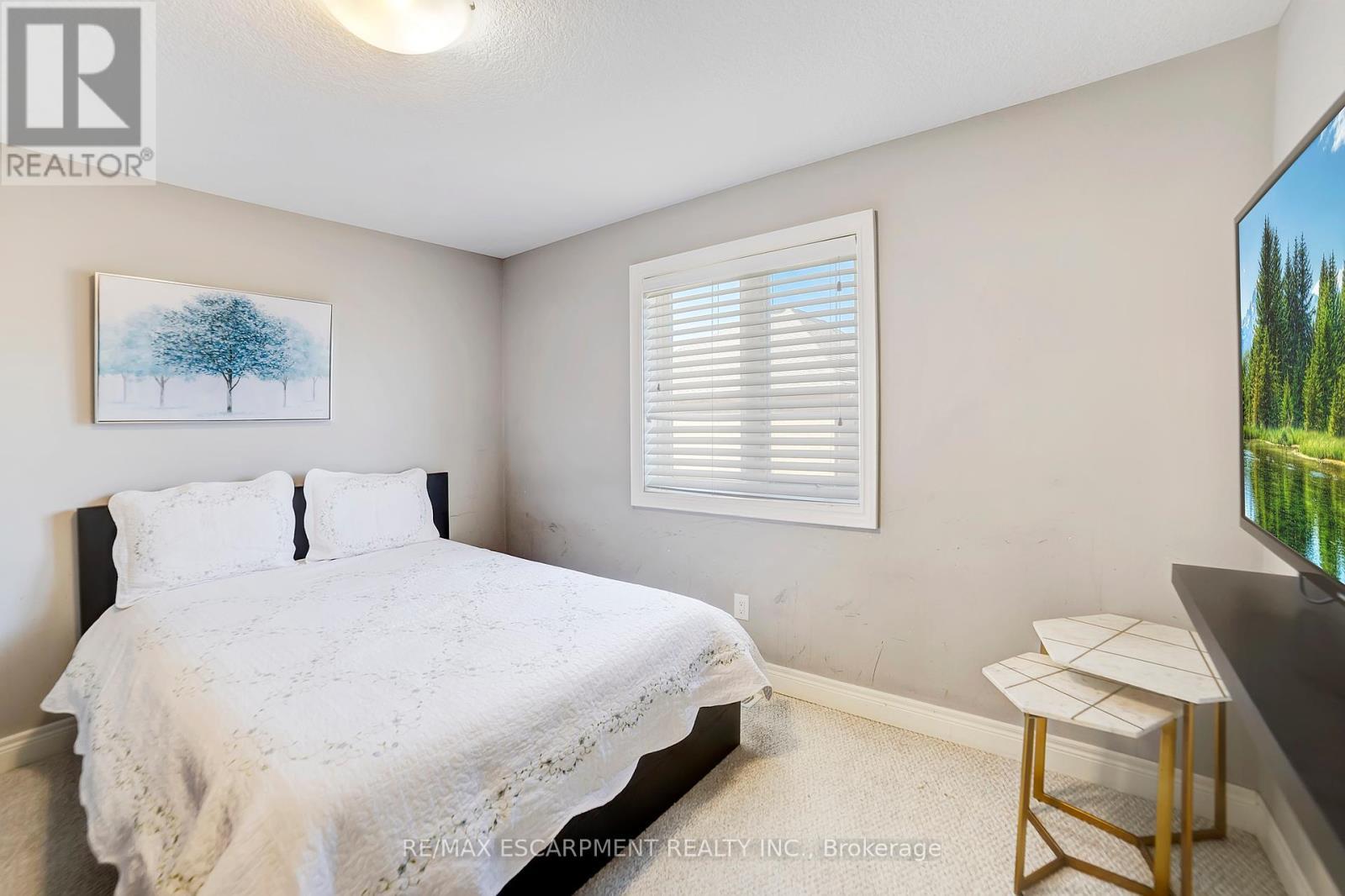 111 Vineberg Drive, Hamilton, ON - Indoor Photo Showing Bedroom