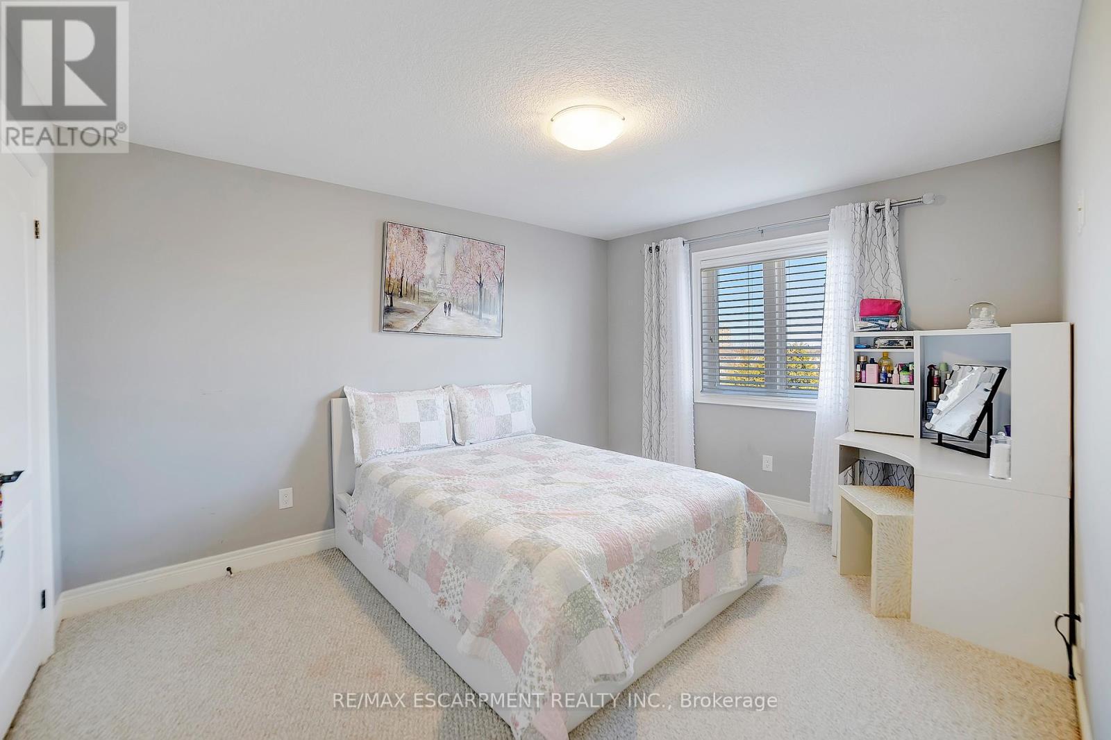 111 Vineberg Drive, Hamilton, ON - Indoor Photo Showing Bedroom