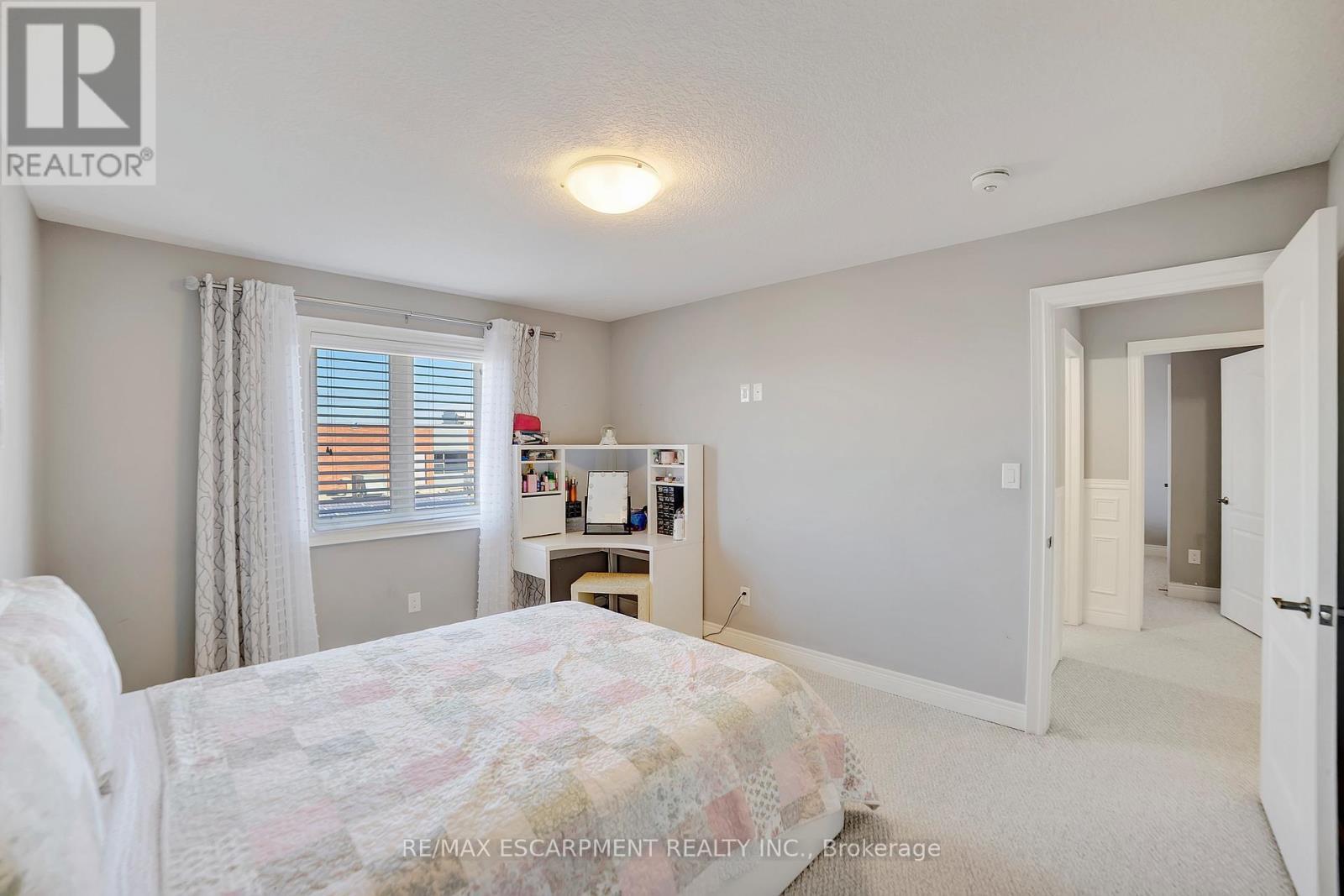 111 Vineberg Drive, Hamilton, ON - Indoor Photo Showing Bedroom