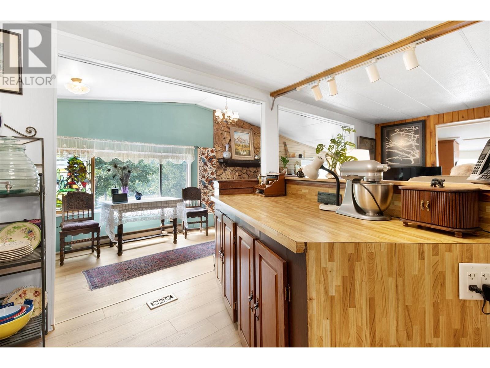 3096 Lindberg Road, Sorrento, BC - Indoor