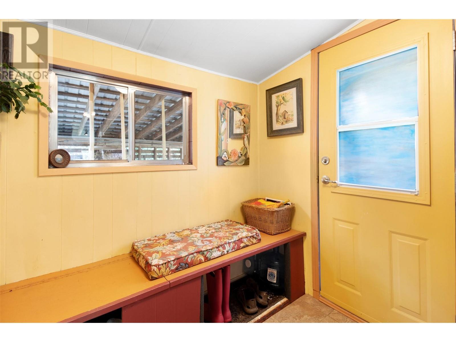 3096 Lindberg Road, Sorrento, BC - Indoor Photo Showing Other Room