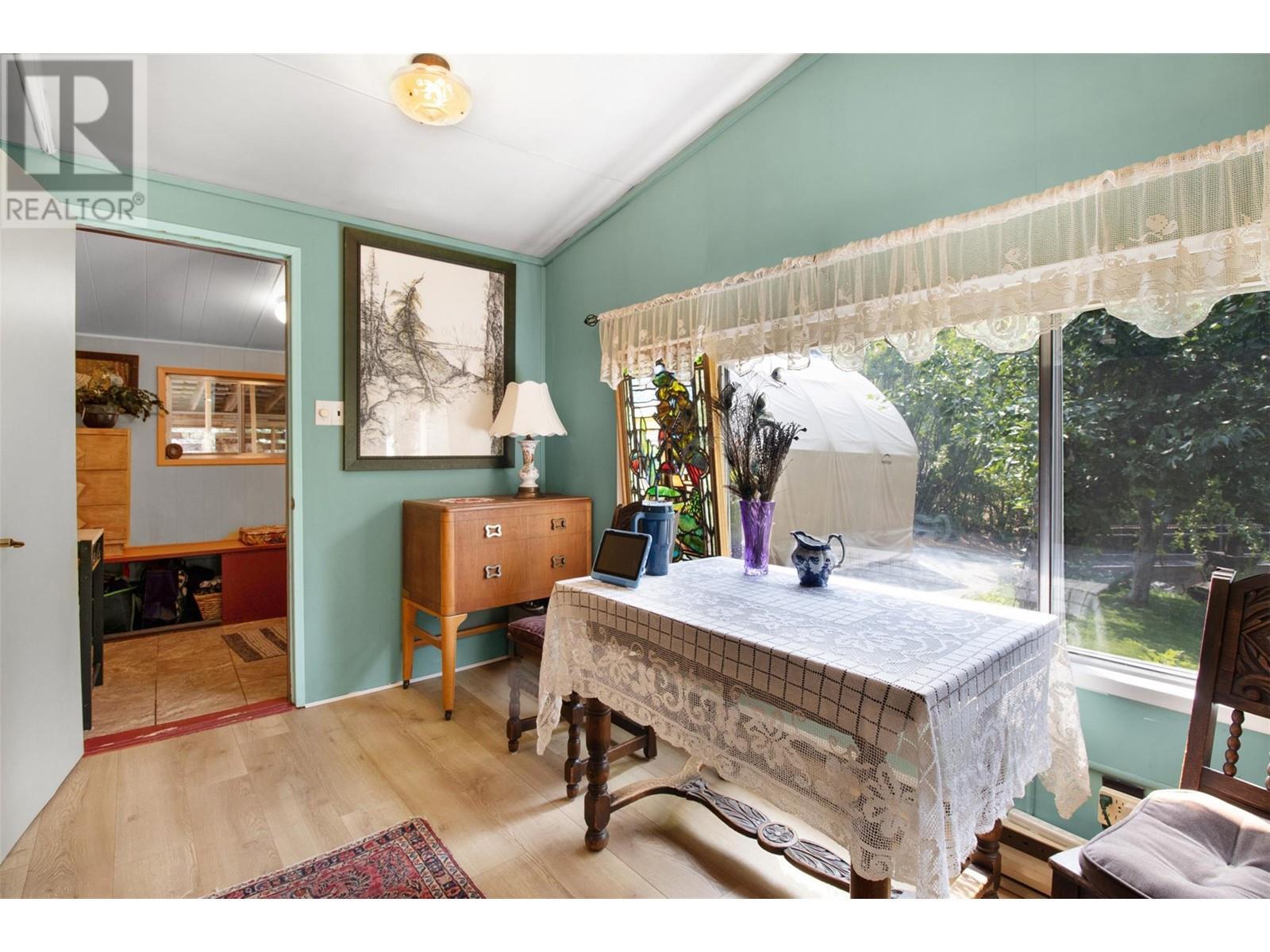 3096 Lindberg Road, Sorrento, BC - Indoor