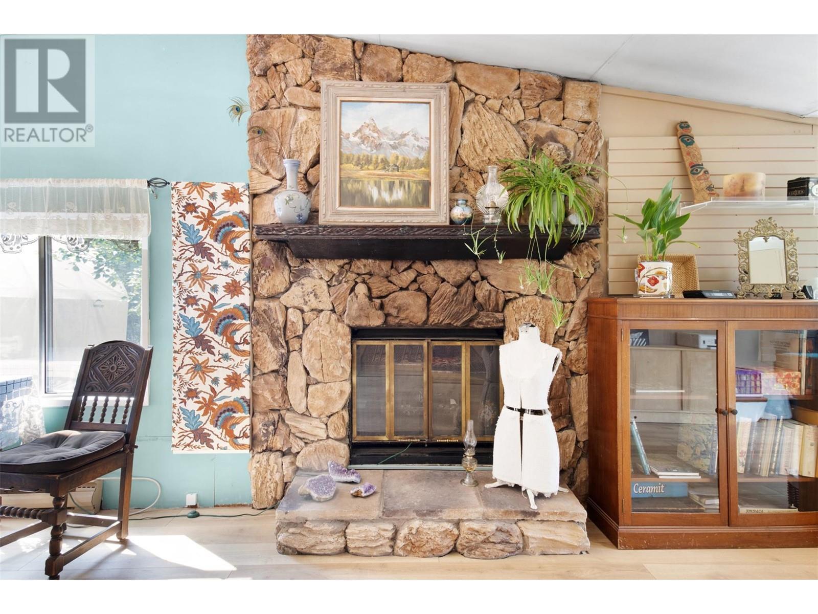 3096 Lindberg Road, Sorrento, BC -