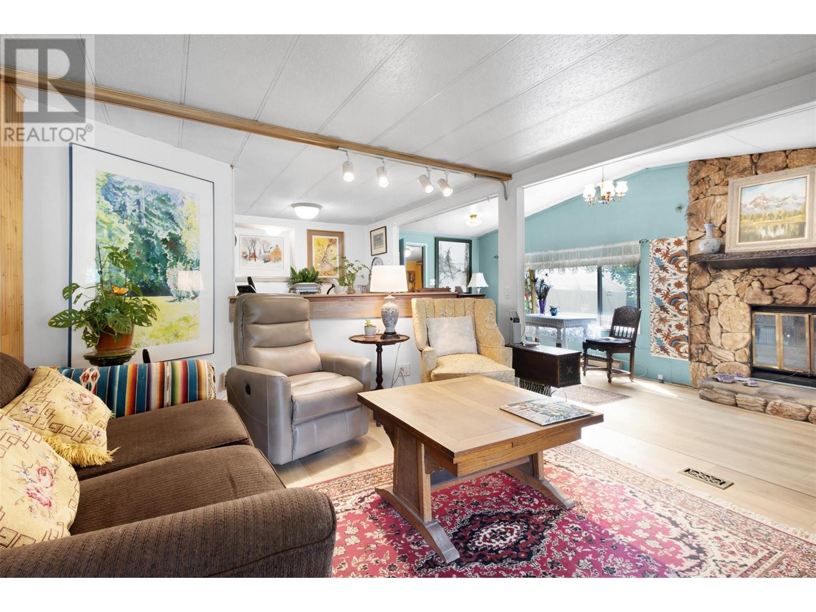 3096 Lindberg Road, Sorrento, BC - Indoor Photo Showing Living Room With Fireplace