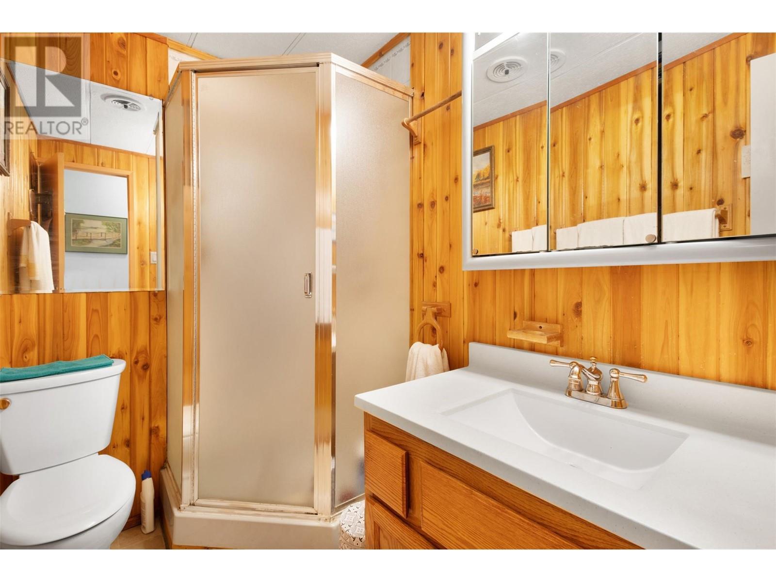 3096 Lindberg Road, Sorrento, BC - Indoor Photo Showing Bathroom