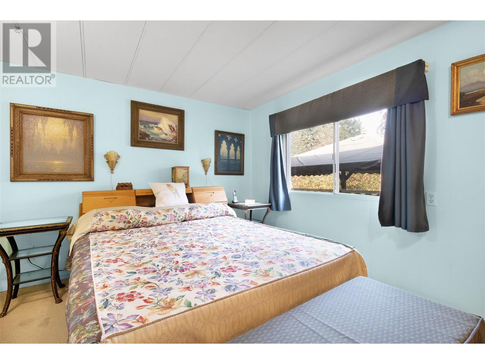 3096 Lindberg Road, Sorrento, BC - Indoor Photo Showing Bedroom