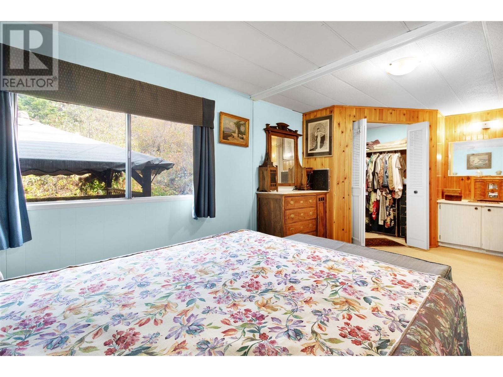 3096 Lindberg Road, Sorrento, BC - Indoor Photo Showing Bedroom