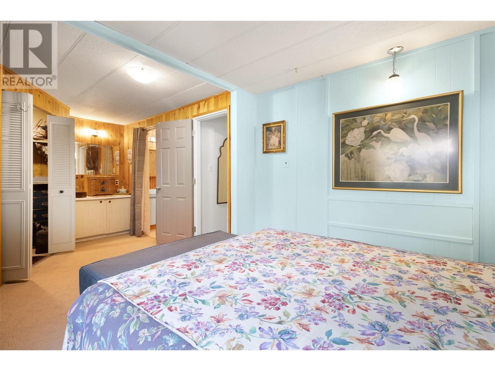 3096 Lindberg Road, Sorrento, BC - Indoor Photo Showing Bedroom