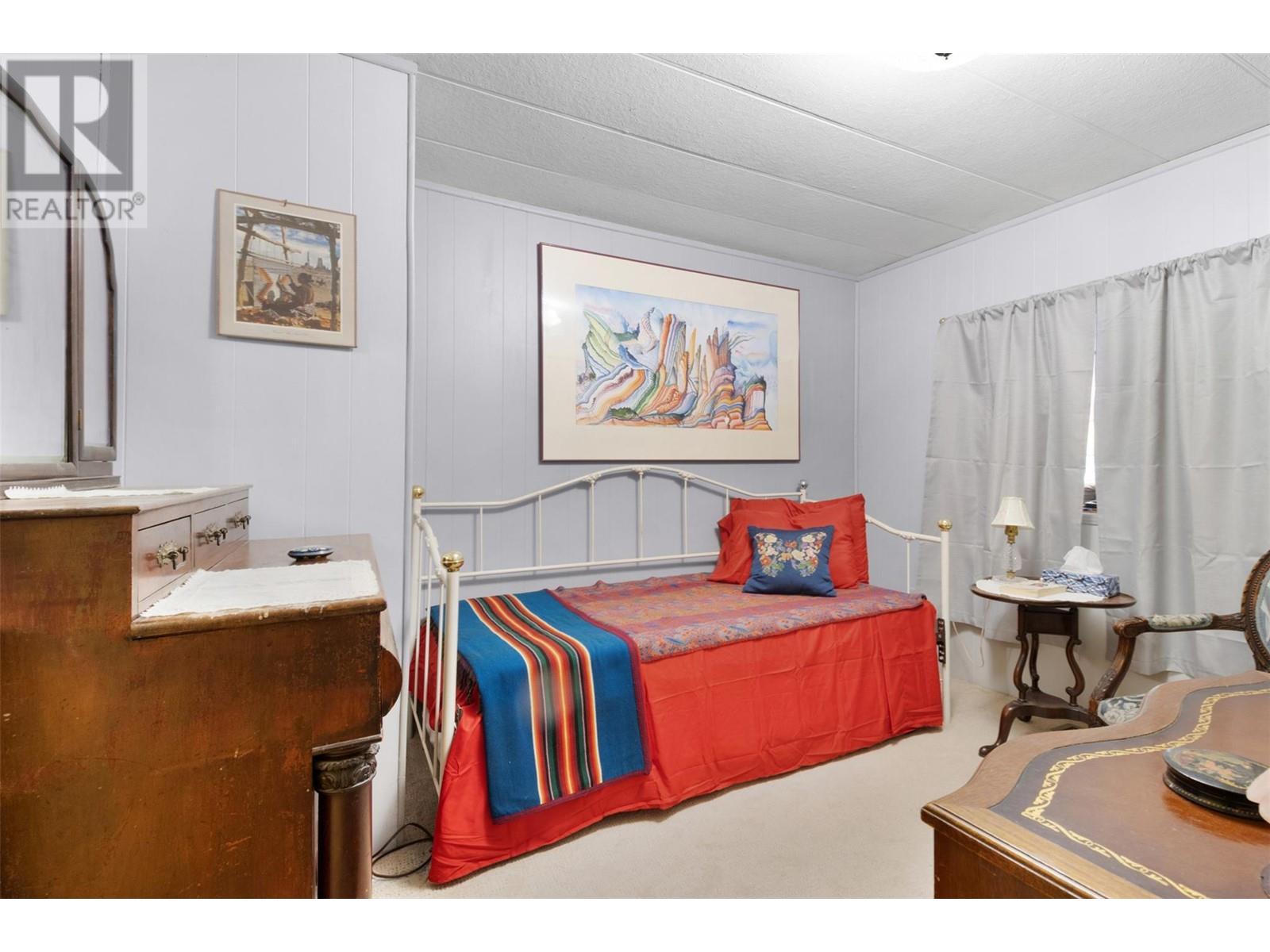 3096 Lindberg Road, Sorrento, BC - Indoor Photo Showing Bedroom