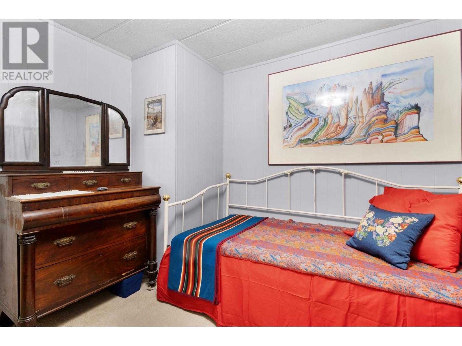 3096 Lindberg Road, Sorrento, BC - Indoor Photo Showing Bedroom