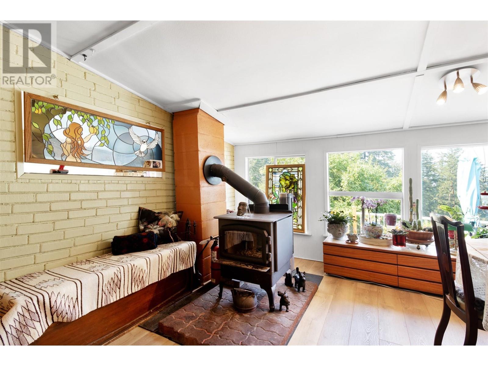 3096 Lindberg Road, Sorrento, BC - Indoor