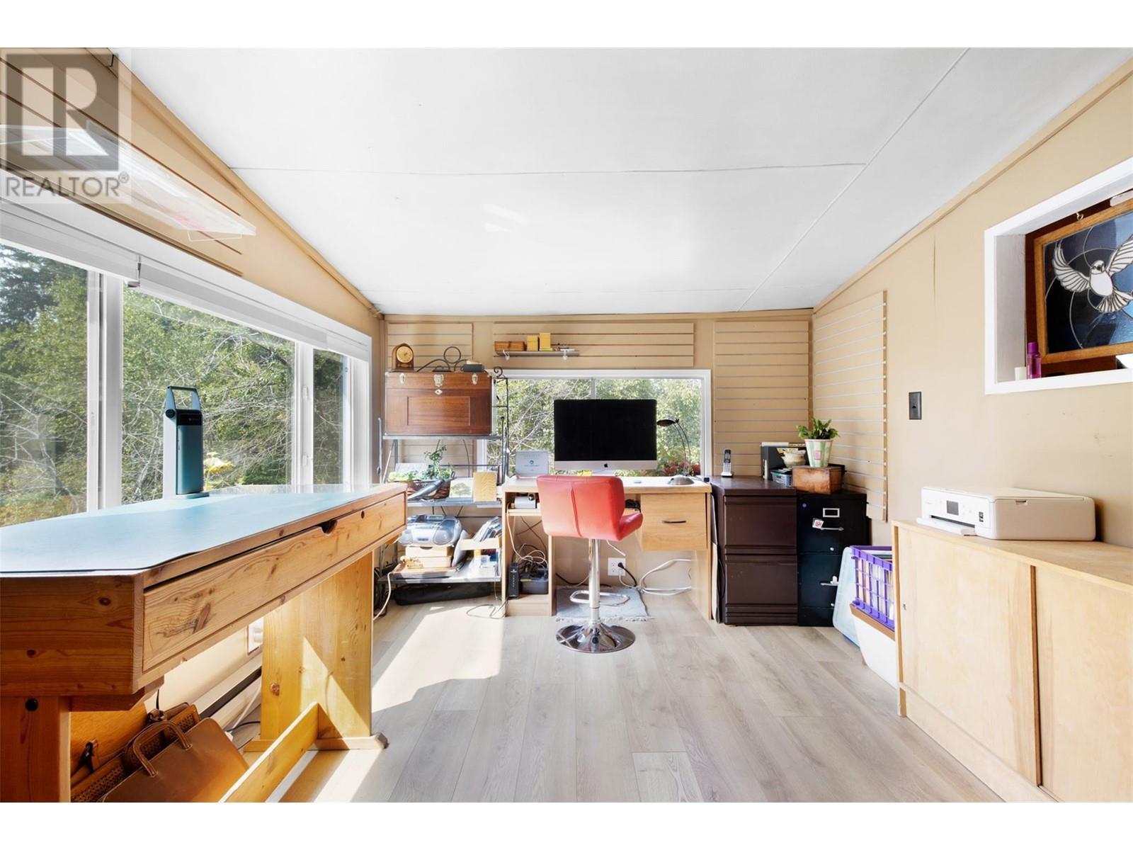 3096 Lindberg Road, Sorrento, BC - Indoor Photo Showing Office