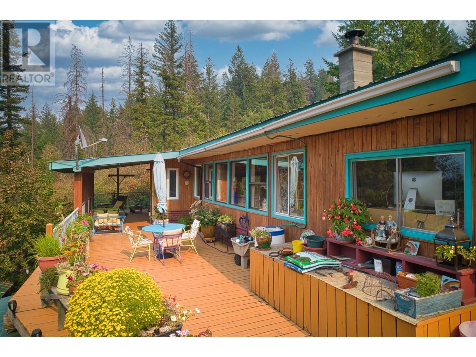 3096 Lindberg Road, Sorrento, BC - Outdoor With Deck Patio Veranda
