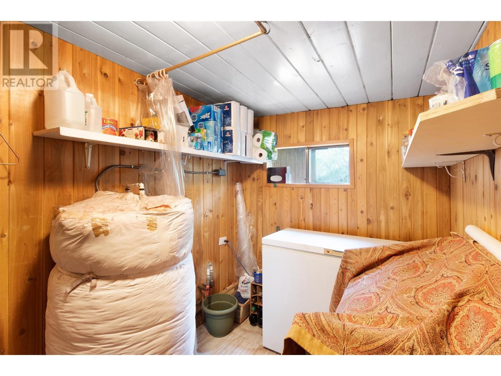 3096 Lindberg Road, Sorrento, BC - Indoor Photo Showing Other Room