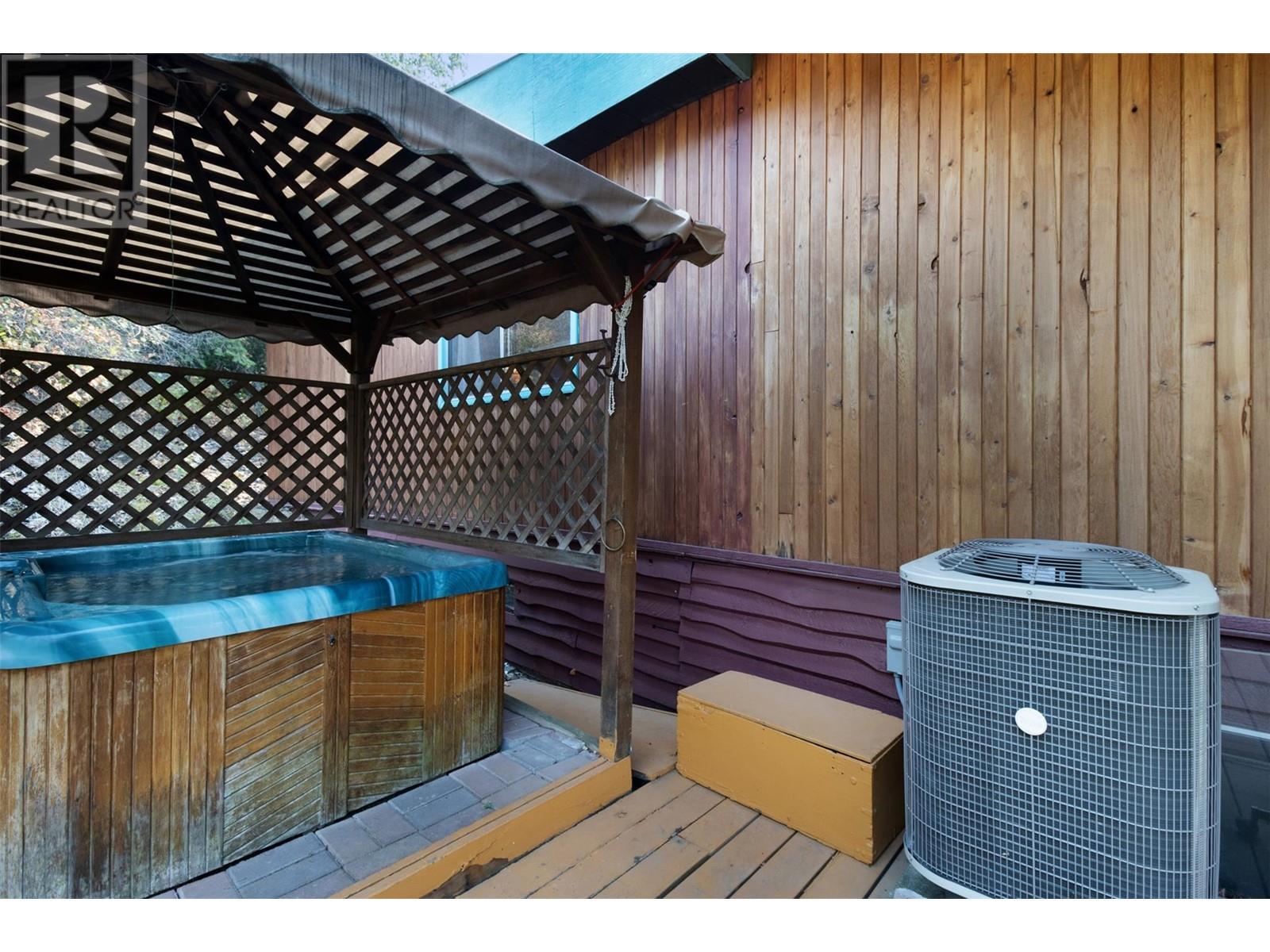 3096 Lindberg Road, Sorrento, BC - Outdoor With Deck Patio Veranda With Exterior