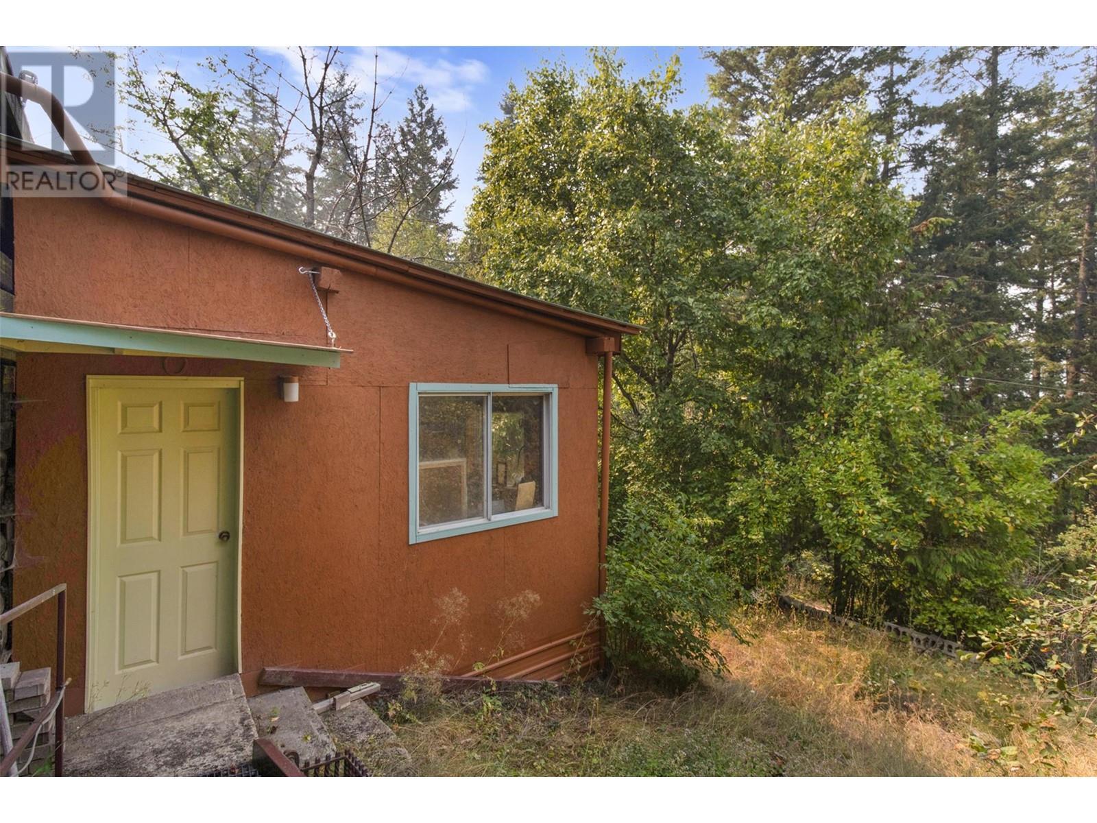 3096 Lindberg Road, Sorrento, BC - Outdoor With Exterior