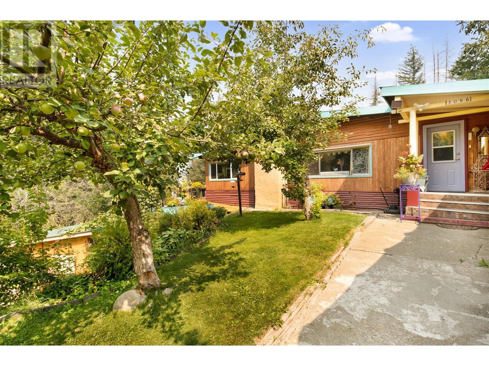 3096 Lindberg Road, Sorrento, BC - Outdoor